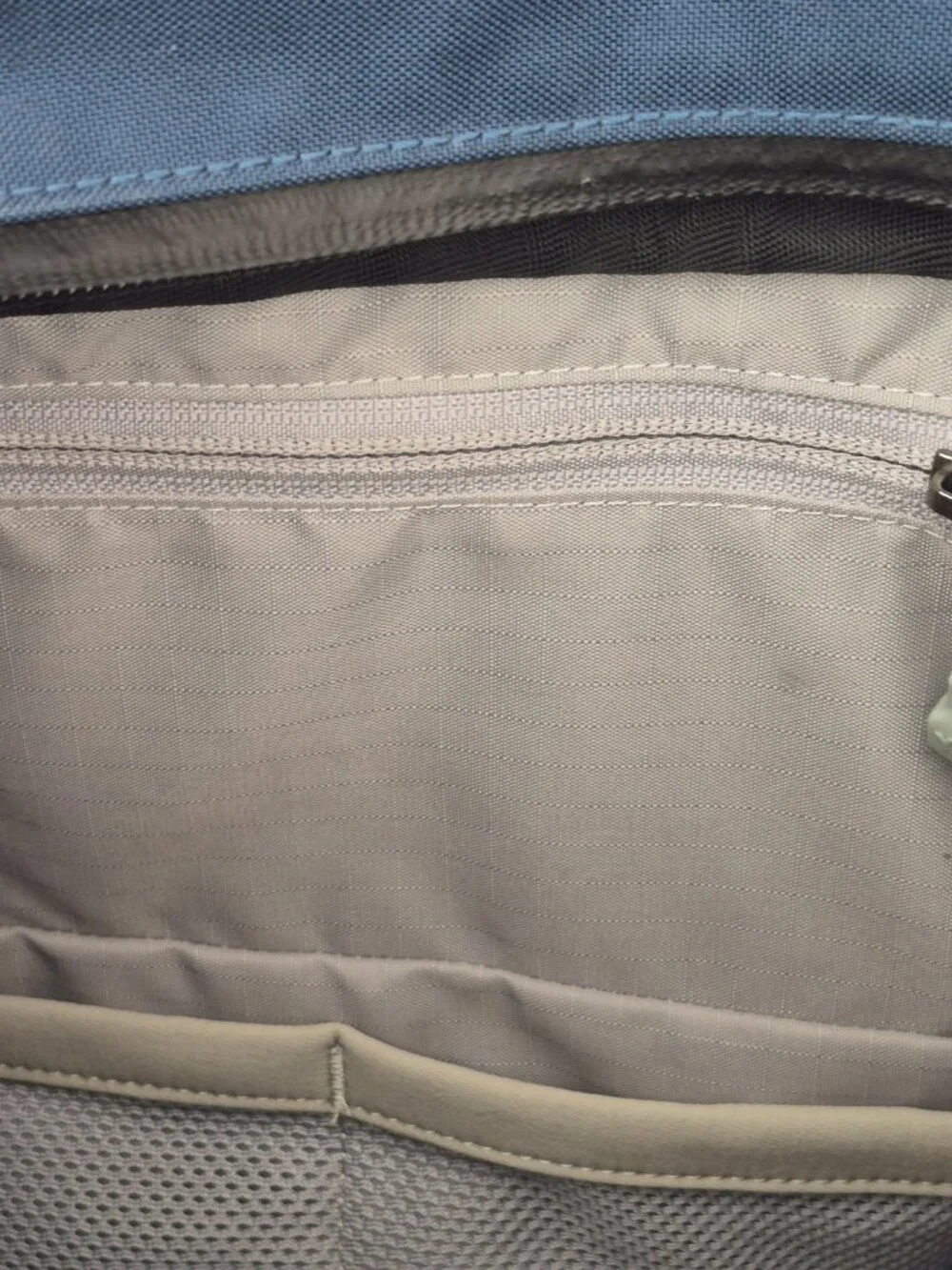 YETI Navy Blue Laptop Work Tote Bag Padded Organizer Shoulder Travel Bag